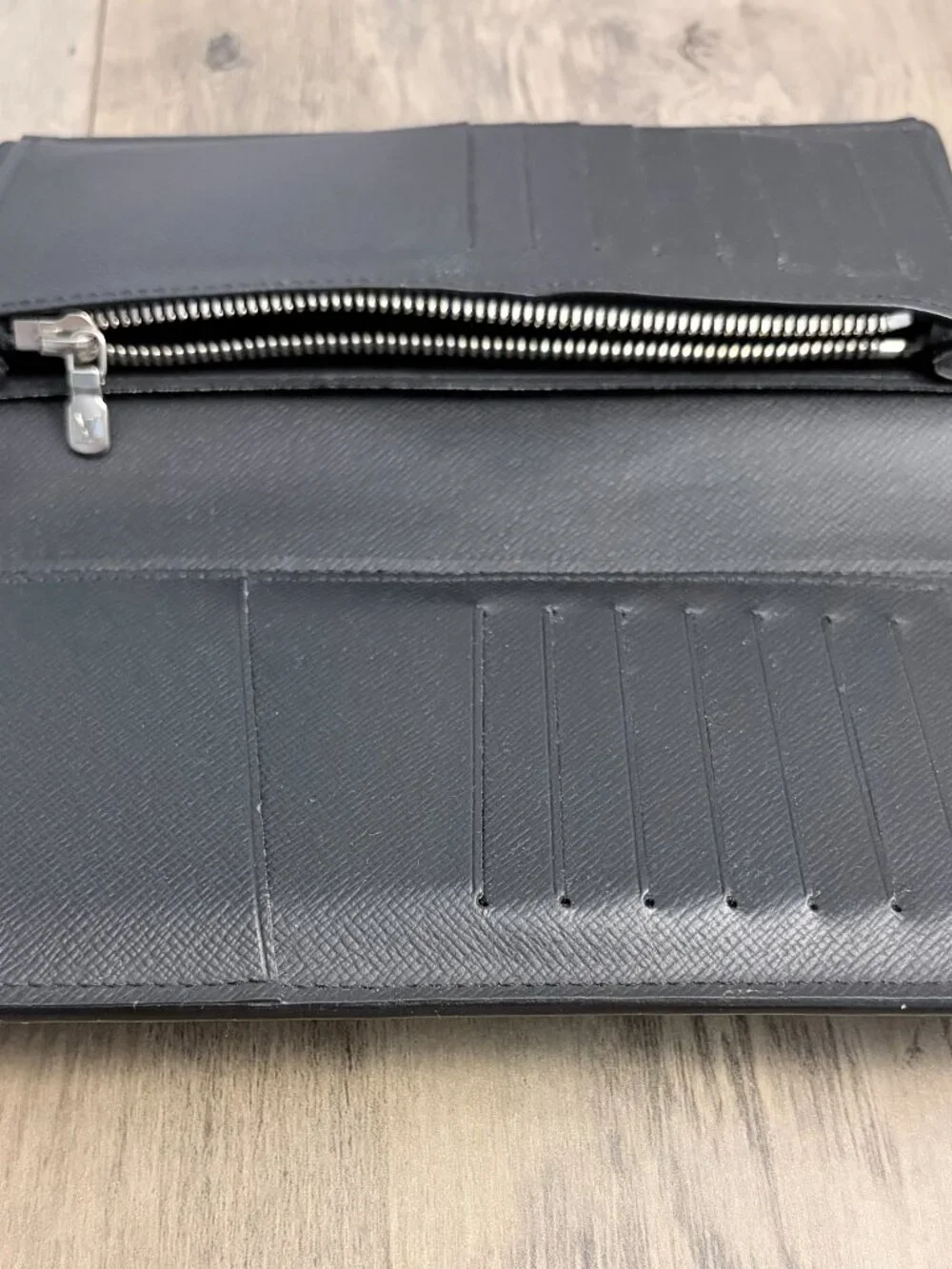 Excellent Louis Vuitton Brazza Men's Black Long Bifold Wallet Folding Logo Taiga